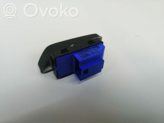 Volkswagen Scirocco Central locking switch button 1Q0962125B
