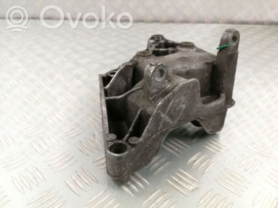 BMW X3 E83 A/C compressor mount bracket 7794614