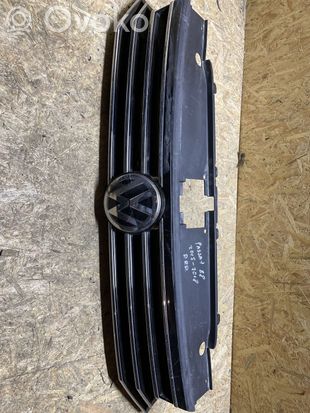Volkswagen PASSAT B8 Front bumper upper radiator grill