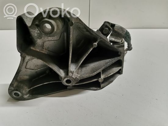 BMW X5 E70 Engine mounting bracket 6790021