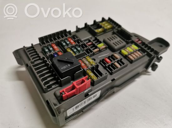 BMW X5 E70 Fuse module 95263851 B010105300