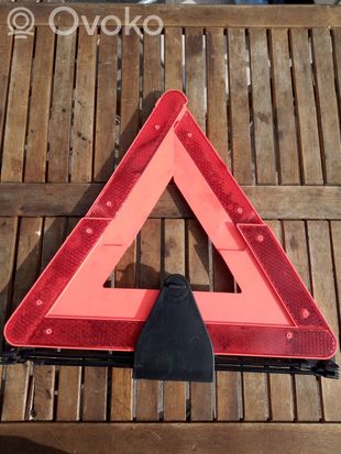 Audi A4 S4 B7 8E 8H Emergency warning sign 8H0860285 4B5860251C