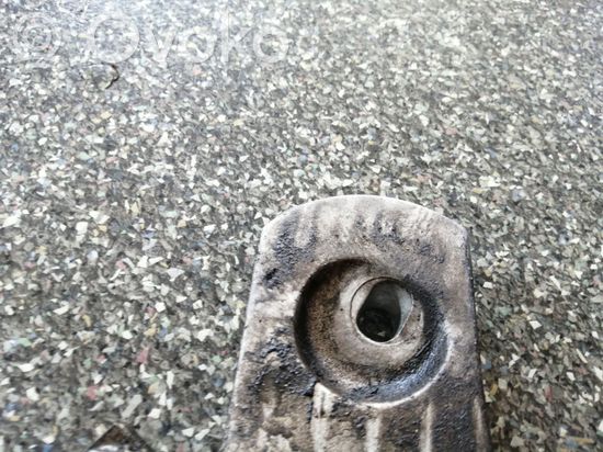 BMW 5 E60 E61 Engine mounting bracket 6761150