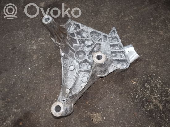 Volkswagen Golf V Engine mounting bracket 03G199207C