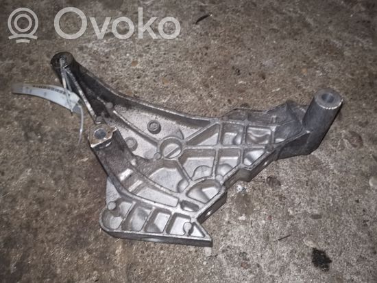 Volkswagen Golf V Engine mounting bracket 03G199207F