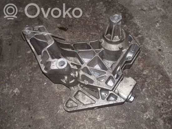 Volkswagen PASSAT B6 Engine mounting bracket 06F199207H