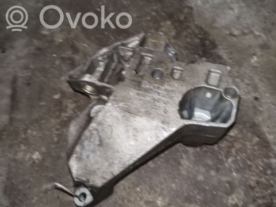 Volkswagen PASSAT B6 Engine mounting bracket 06F199207H