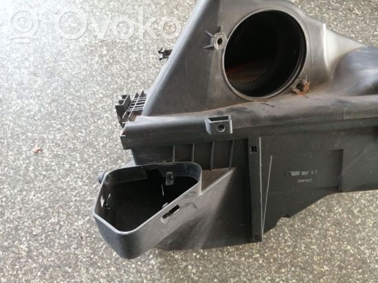 BMW 3 E90 E91 Air filter box 7797467