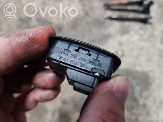 Mercedes-Benz C W204 Tailgate/boot open switch button