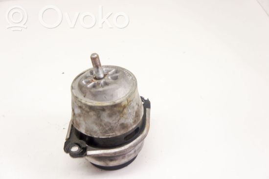 Audi Q7 4L Engine mount bracket