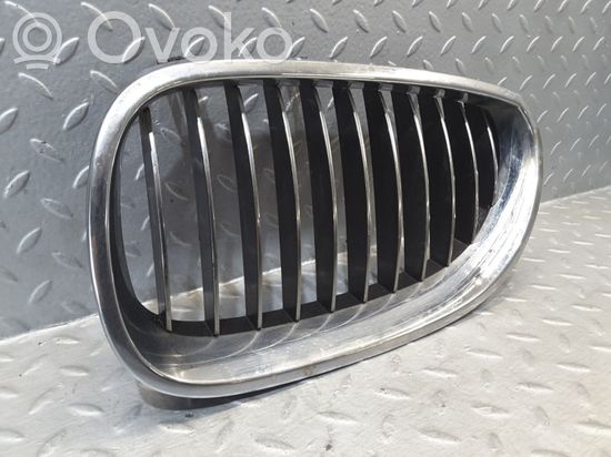 BMW 5 E60 E61 Front bumper upper radiator grill 7065701 7027061