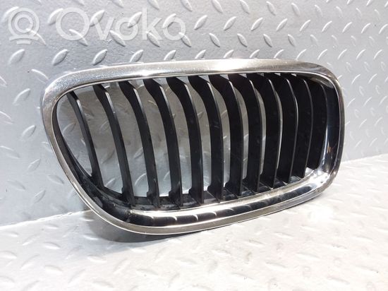 BMW 3 E90 E91 Front bumper upper radiator grill 7201968 51137201968