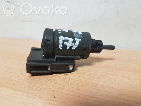 Audi A4 S4 B7 8E 8H Brake pedal sensor switch 3B0945511C