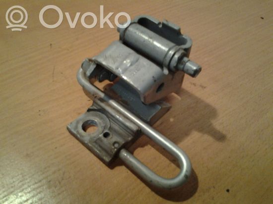 Audi A8 S8 D3 4E Front door lower hinge 8E0831412E