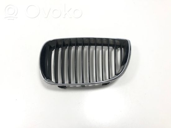 BMW 1 E81 E87 Front bumper upper radiator grill 7077129 7128613 224059