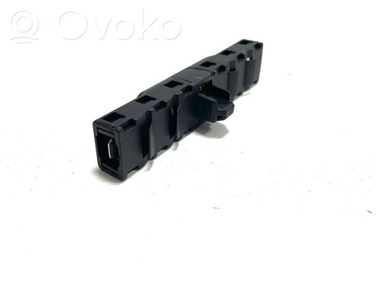Volkswagen Golf VI Aerial antenna amplifier 5N0035570 5N0035570