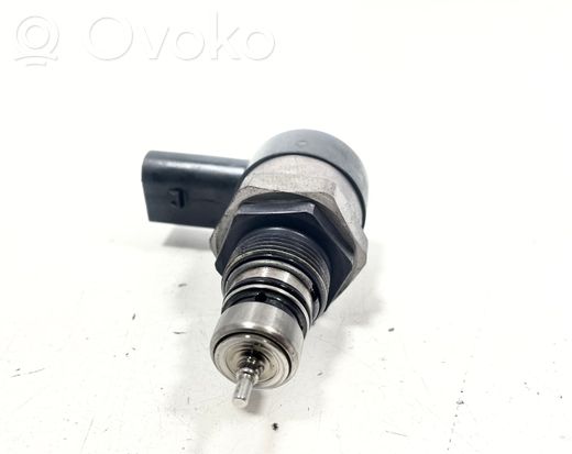 BMW X3 E83 Fuel pressure regulator 0281002481 12464432