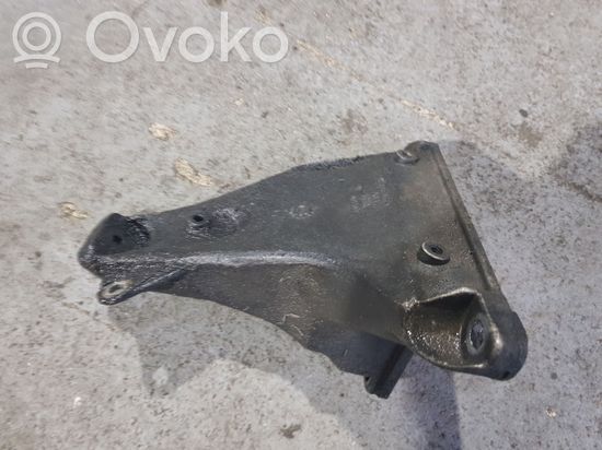 Volkswagen PASSAT B5.5 Engine mounting bracket 8D0199388
