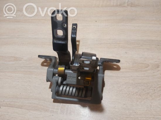BMW 5 E60 E61 Tailgate/trunk/boot hinge 7061384