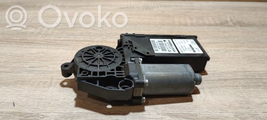 BMW 3 E46 Front door window regulator motor 0130821765