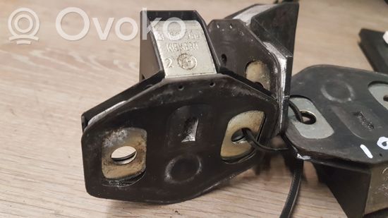 BMW 7 E38 Rear door lock loop/hook striker 8150084