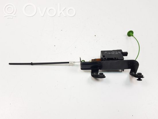BMW 5 E60 E61 Fuel tank cap lock 8377415