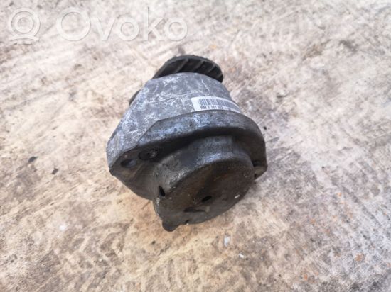 BMW 5 E60 E61 Engine mount bracket 6761092