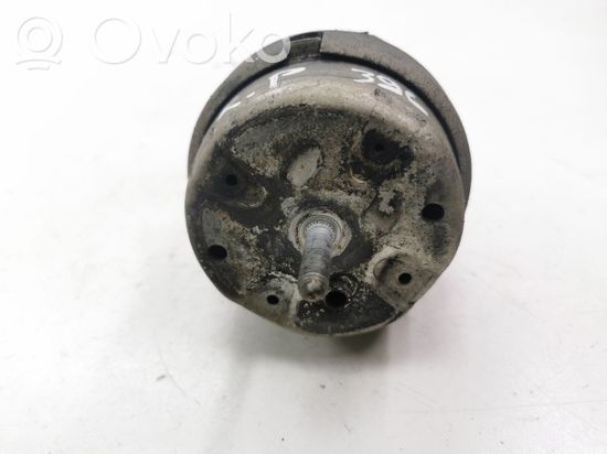 Volkswagen PASSAT B5 Engine mount bracket 8D0199379J
