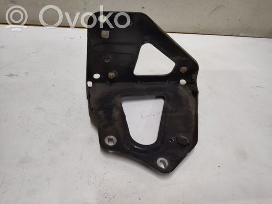 Audi A6 S6 C6 4F Fender mounting bracket 4F0821135