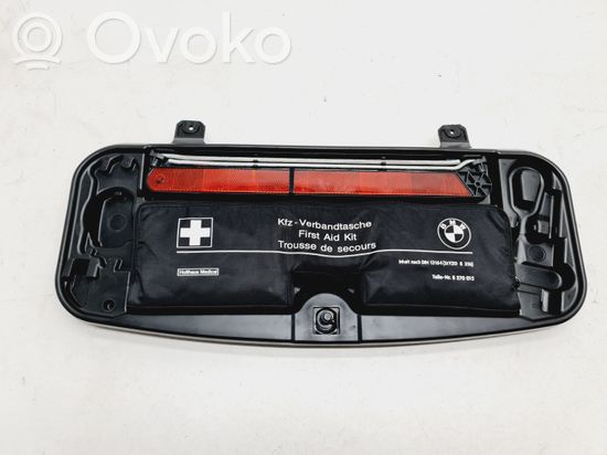 BMW 5 E60 E61 First aid kit 8270015 71116761420