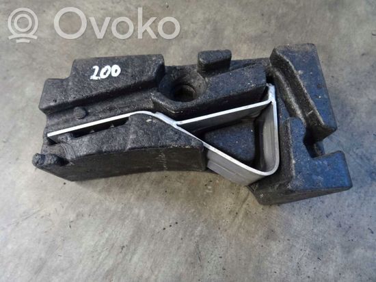BMW 3 E46 Spare wheel mounting bracket 8253383