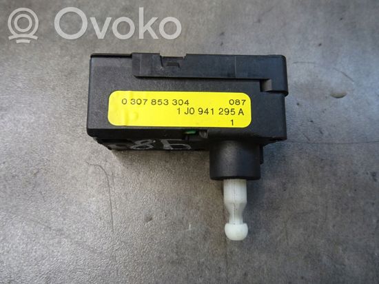 Audi TT Mk1 Headlight level adjustment motor 1J0941295A