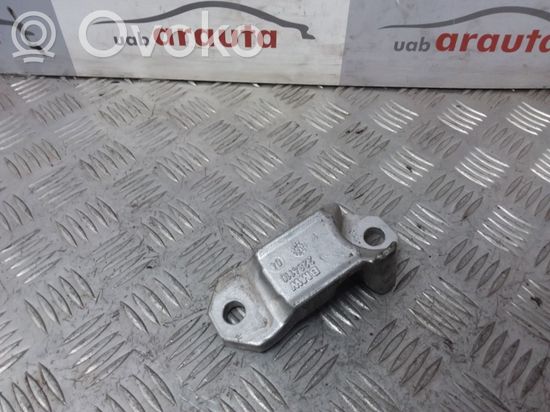 BMW M5 Sway bar bush bracket, front 2284110