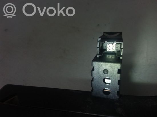 BMW 7 E38 Seat heating switch 8352259