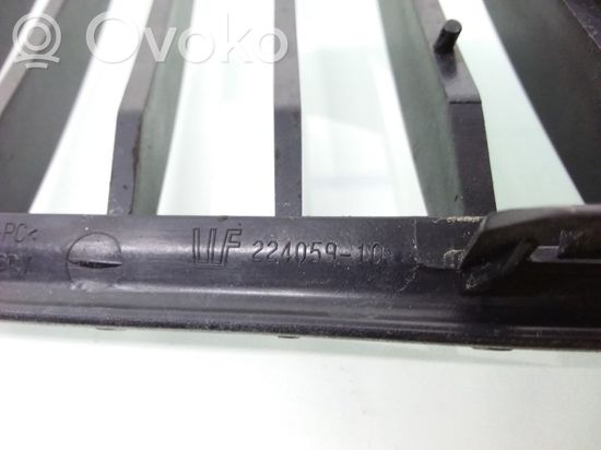 BMW 3 E90 E91 Front grill 7120007 22405910