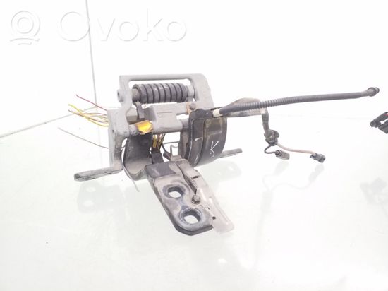 BMW 5 E60 E61 Tailgate/trunk/boot hinge 7061383