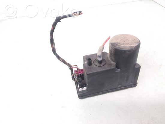 Audi A4 S4 B5 8D Central locking vacuum pump 4A0862257A