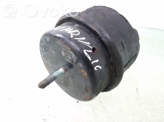 Volkswagen PASSAT B5.5 Engine mount bracket