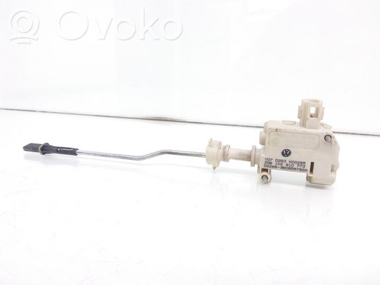 Volkswagen PASSAT B7 Fuel tank cap lock motor 1K6810773 3B0959782A