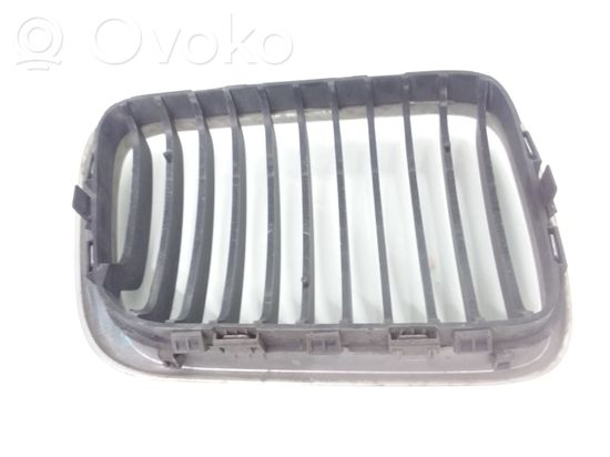 BMW 3 E36 Front grill 8185801 8195093