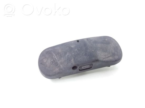 Volkswagen Touran I Windshield washer spray nozzle 1T0955985