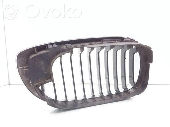 BMW 3 E46 Front grill 7064323 51137064323 7064321