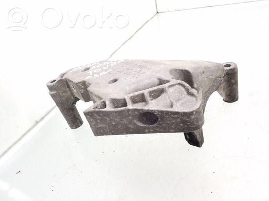 Volkswagen Touran I Engine mounting bracket 03G199207F