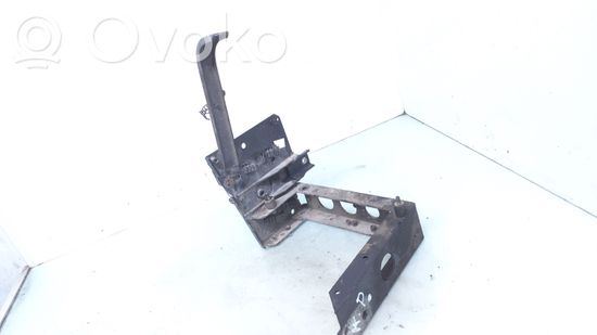 Audi A8 S8 D2 4D Fender mounting bracket 4D0821137AL 4D0807253L