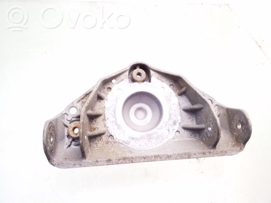 Volkswagen Touareg I Front shock absorber mounting bracket 7L0412391