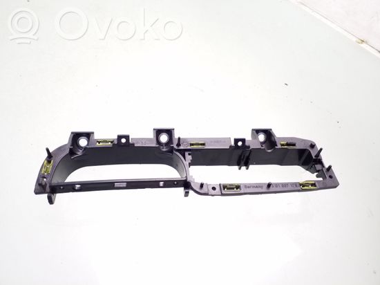 Volkswagen PASSAT B5.5 Front door interior handle trim 3B1867179B