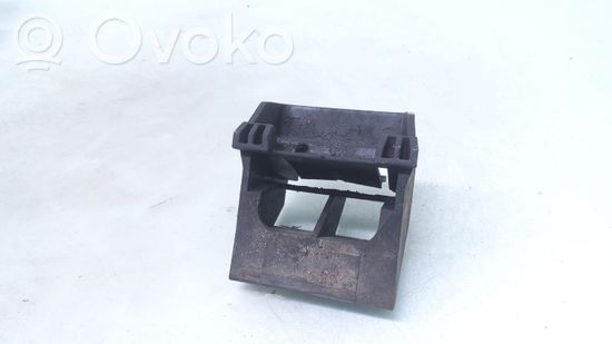 BMW 5 E60 E61 Radiator mount bracket 7542517 17117542517