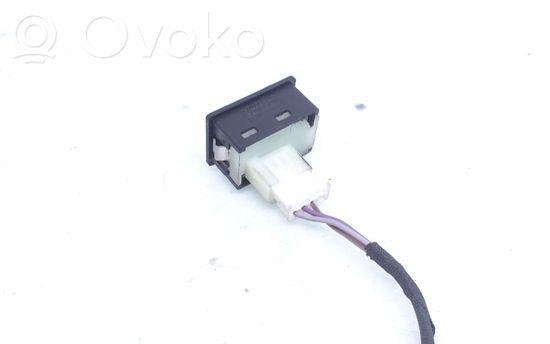BMW 5 E60 E61 Tailgate opening switch 6921846