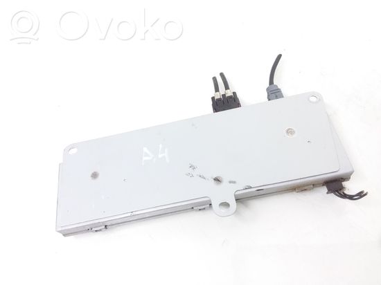 Audi A4 S4 B7 8E 8H Aerial antenna amplifier 8E9035225AF