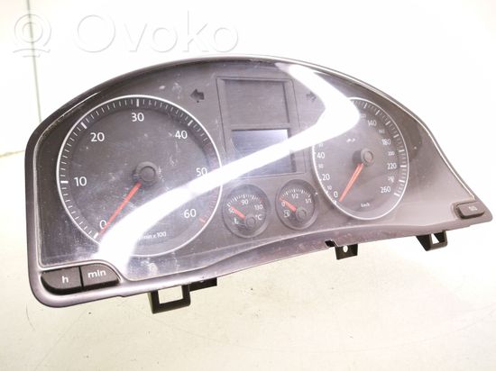 Volkswagen Golf V Speedometer (instrument cluster) 1K0920863B